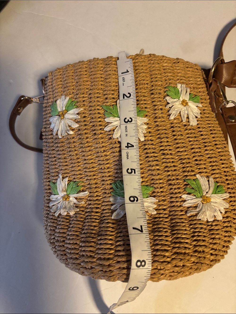 TAN STRAW BAG WITH GREEN AND WHITE FLOWER DESIGN BROWN FAUX LEATHER HANDLES - Picture 10 of 15